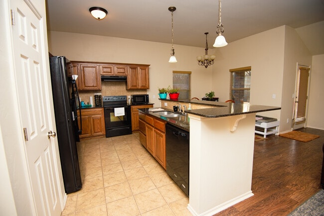 Photo - 912 S Linford Dr