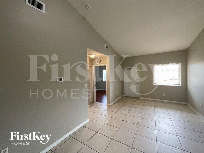 Photo - 925 NE 34th Ave