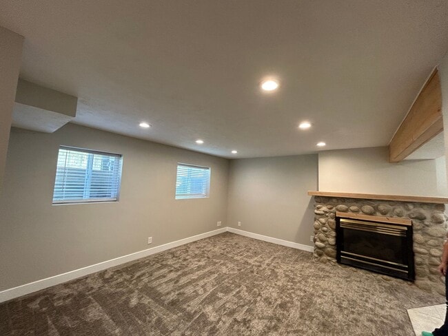 Photo - 2 Bedroom 1 Bathroom Basement Apartment