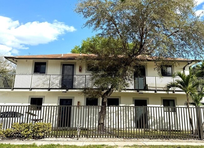 Building Photo - 1278 SW 2nd St Unit 4