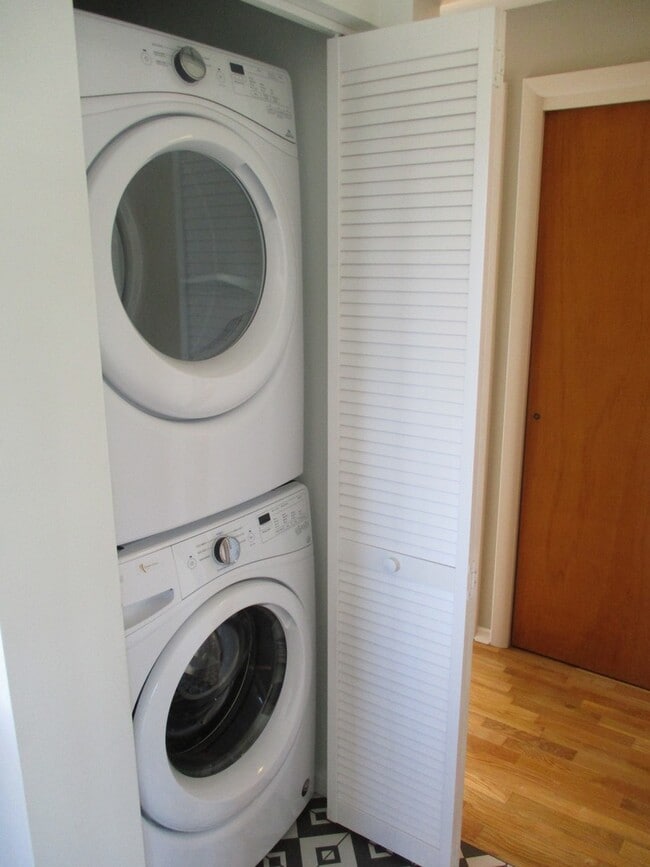 Building Photo - Gorgeous 3 Bedroom, 1 Bathroom Rambler near downtown Gig Harbor!