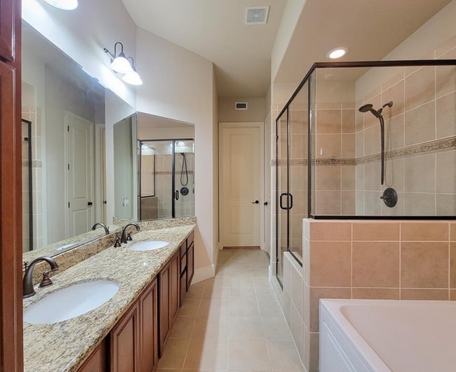 Photo - 58 Briar Hollow Ln Unit 473.4