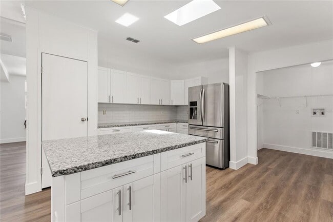 Photo - 486 Lindsey Dr
