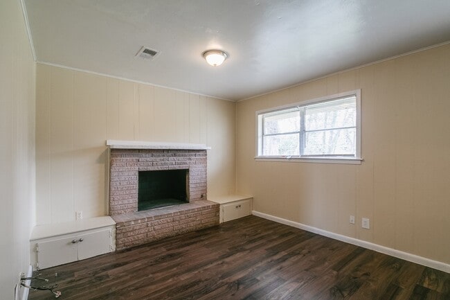 Photo - 5755 Oakham St