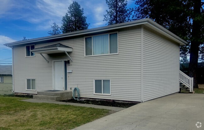 Building Photo - 1615 3rd St Rental
