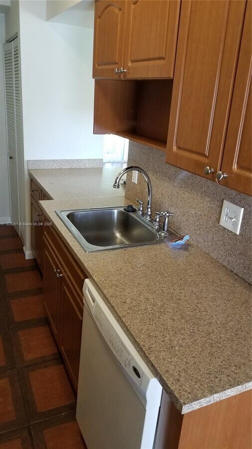 Photo - 7125 NW 186th St Unidad 101