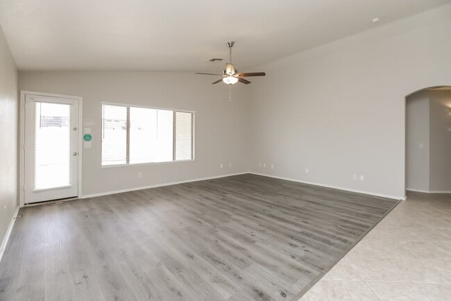 Photo - 1427 E Vernoa St
