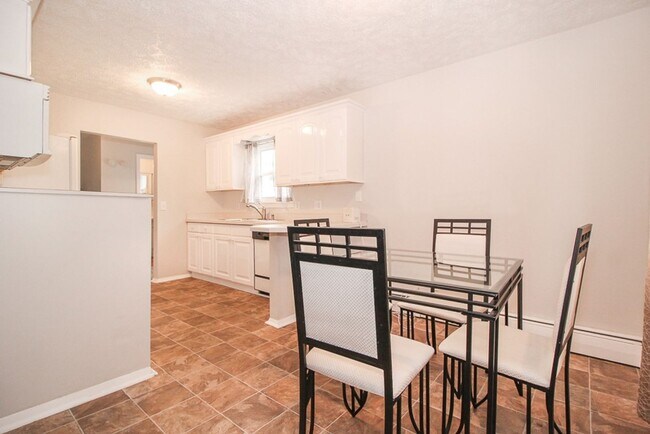 Photo - 3 bed/1.5 bath Ranch!