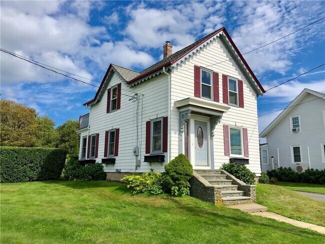 673 Aquidneck Ave