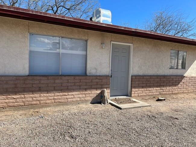 Building Photo - Townhome For Rent