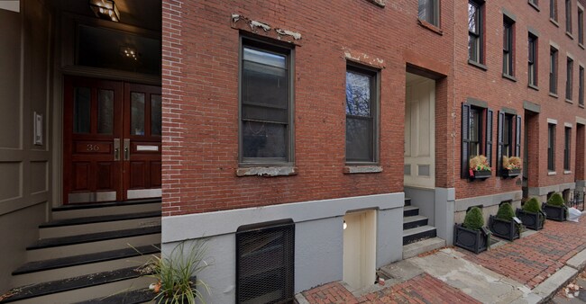 Building Photo - 38 Bradford St Unit 2 Rental