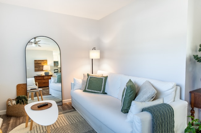 Photo - 510 W Oak St