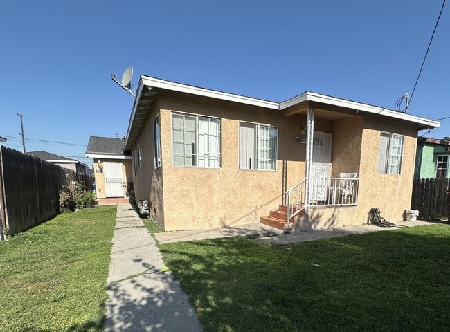 Building Photo - 11229 Alvaro St