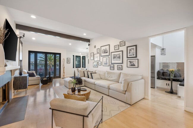 Building Photo - 4600 Via Dolce Unit 4600 Via Dolce #301 Marina del Rey CA 90292