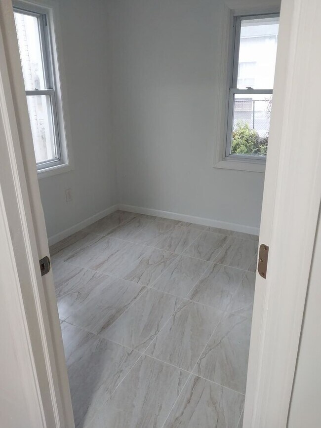 Photo - 117 Borden Ave Unit Apt 5