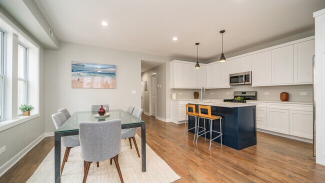 Photo - 1930 N Richmond St Unit 2