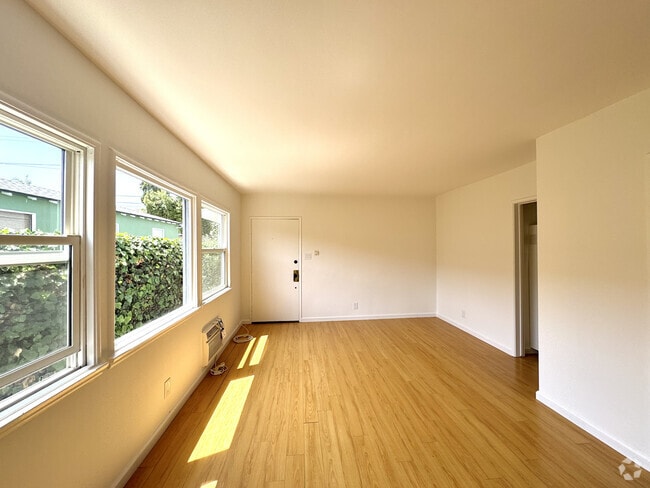 Building Photo - 2262 31st St Unit A Rental