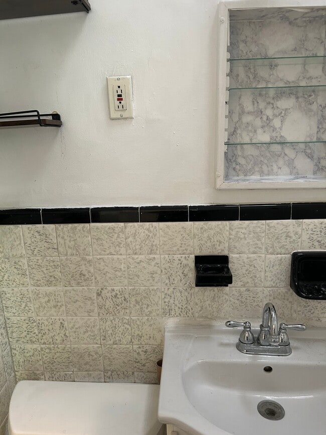 Photo - 162 Underhill Ave