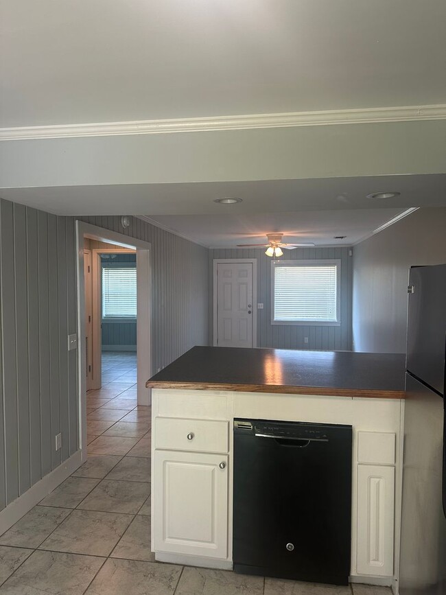 Photo - 301 Montgomery St