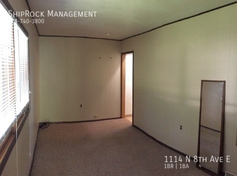 Photo - 1114 N 8th Ave E