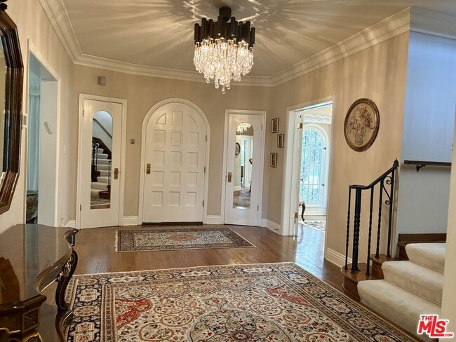 414 N Las Palmas Ave
