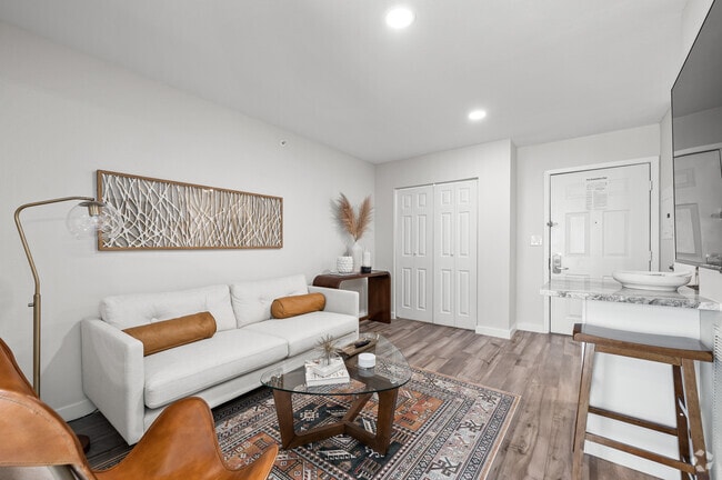 450SF - TRELLIS NORTH DALLAS Apartments