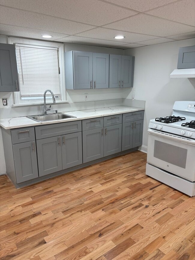 Building Photo - 10 Congress St Unit 2