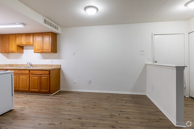 2BR, 1BA - 900SF - Dining Room