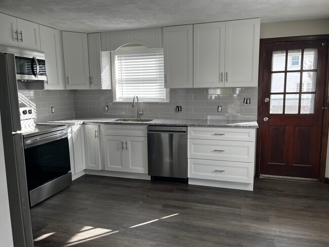 Photo - 13 Ellen Ter Unit 13 Ellen Terrace