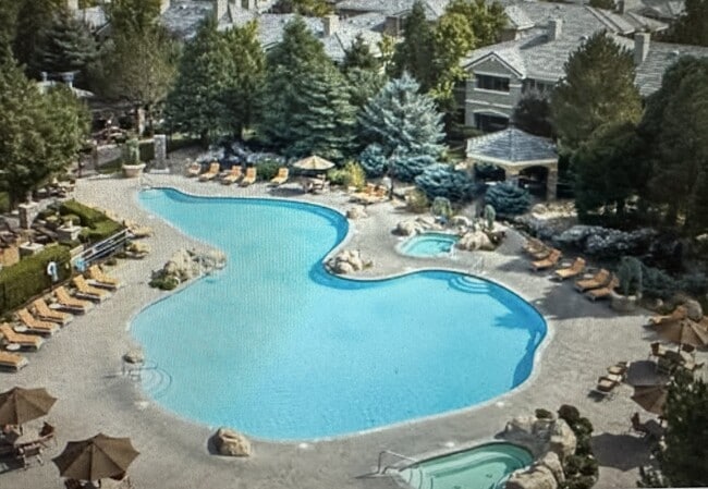 Building Photo - 900 S Meadows Pkwy Unit 612