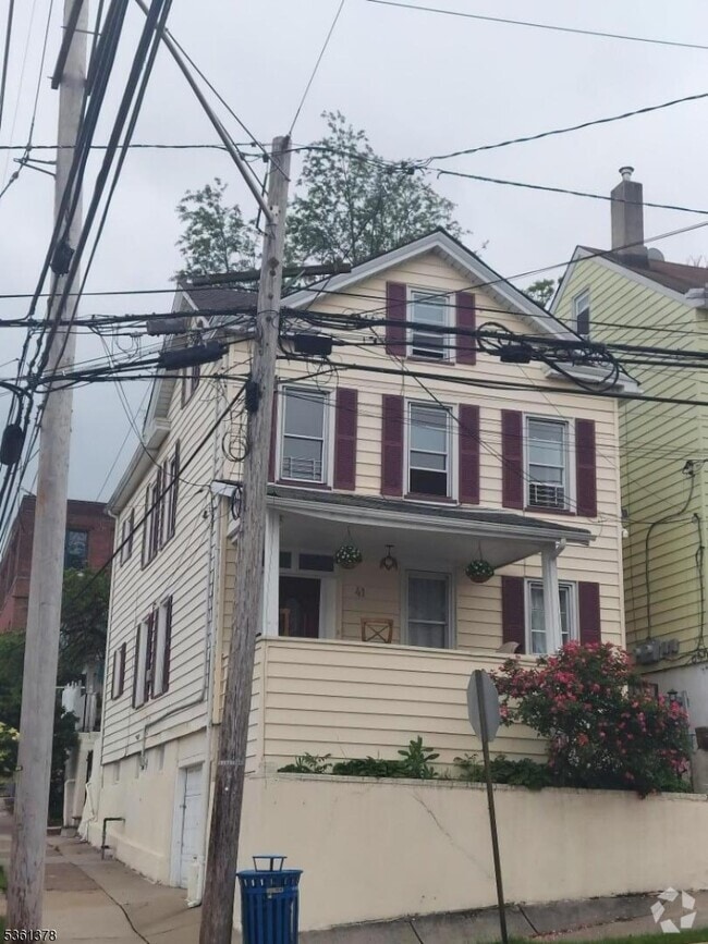 Building Photo - 41 Brown Ave Rental