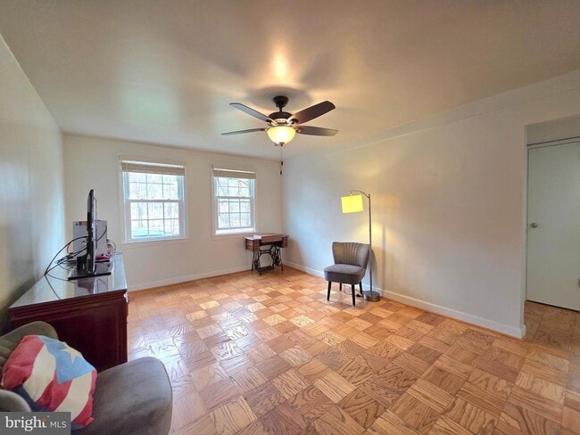 Building Photo - 6620 Boulevard View Unit A1