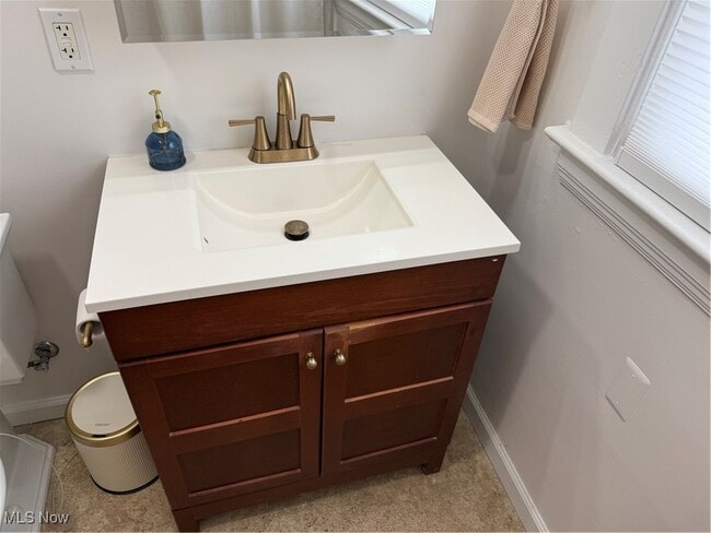 Photo - 1320 W 108th St