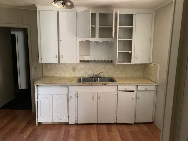 Photo - 1447 Alma St