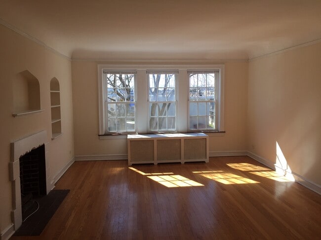 Living Room - 4844 Elm St Unit 1