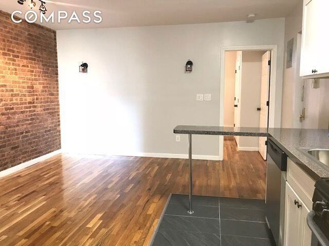 Photo - 1186 Putnam Ave