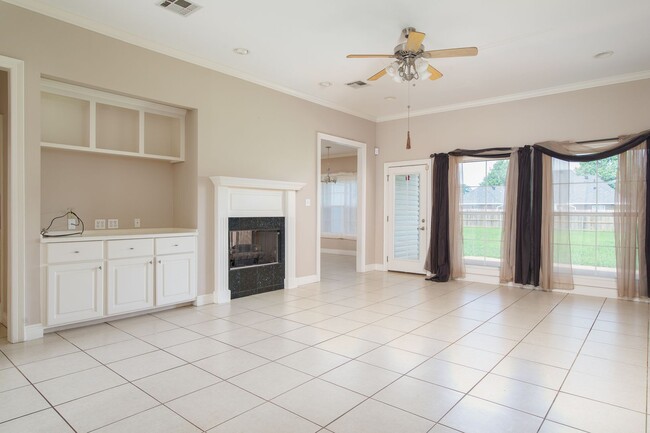 Photo - ***Large 4/2.5 in Westpoint***