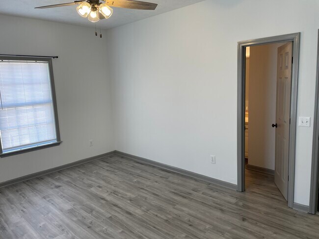 Photo - 105 Tomlinson Dr