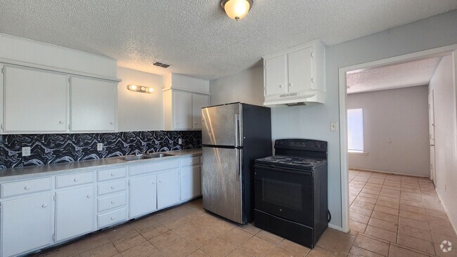 Building Photo - 911 E 37th St Unit B Rental