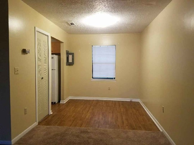 Photo - Winsor Place Apartments