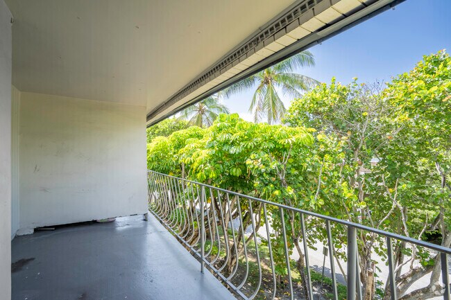 1BR, 1BA - 415SF - Balcony