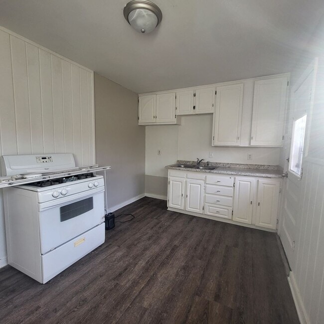 Photo - 2306 SW 8th Ave Unidad 2306 SW 8th #B