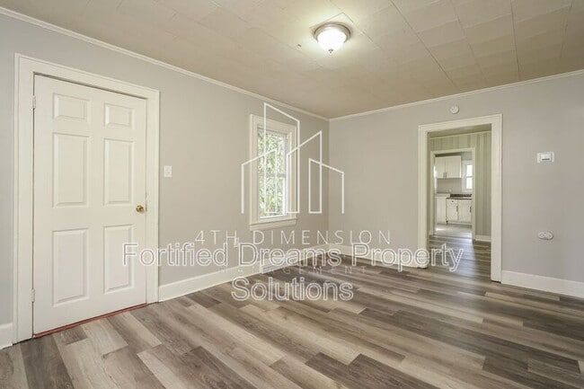 Photo - 2010 Temple St