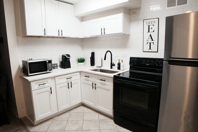 Photo - 300 Peachtree St NE Unit 8C