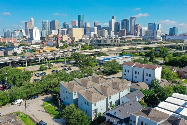 Photo - 2105 Hadley St