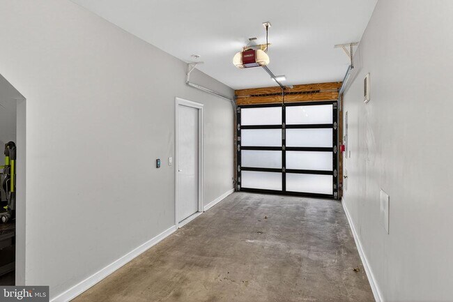 Photo - 2528 E Albert St