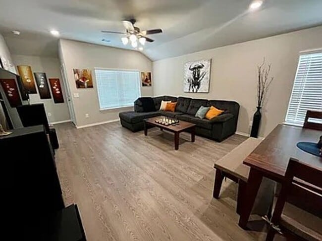 Photo - Gorgeous 3 Bedroom/ 2 Bath Ranch Home / Immaculate / Upgrades Galore / Attention To Detail