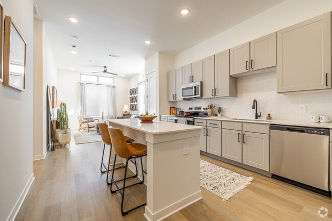 1BR, 1BA - 768SF - Kitchen