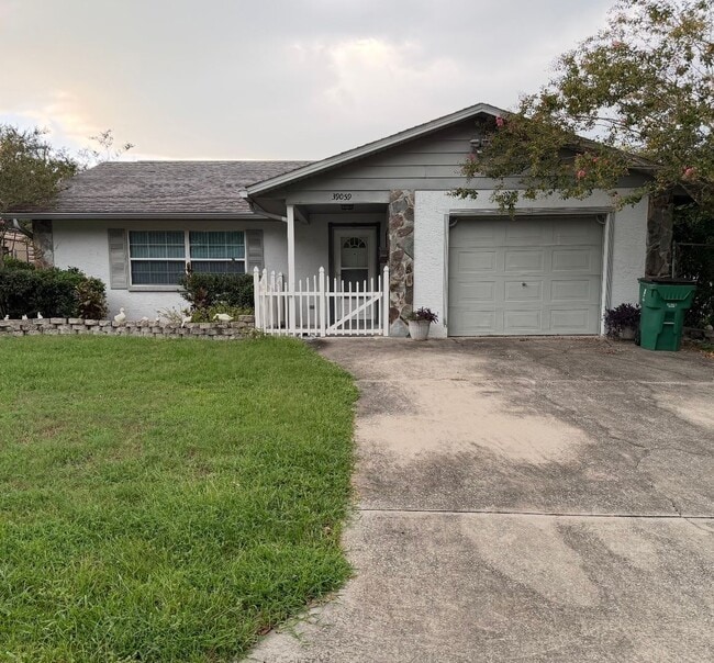 Building Photo - Charming 3/2- Heart of Zephyrhills Rental