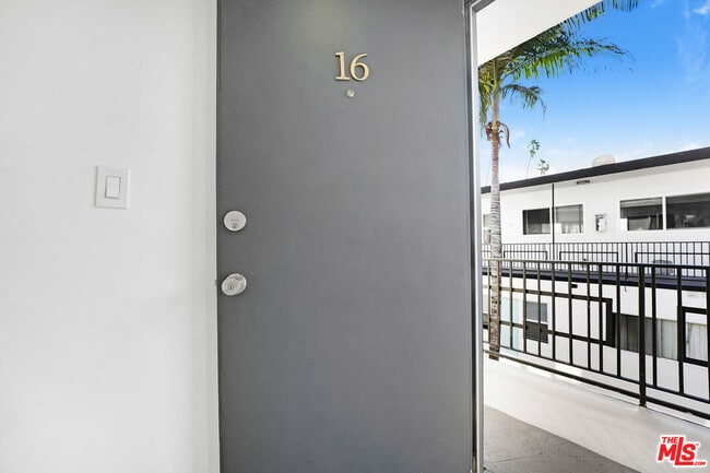 Photo - 317 S Kenmore Ave Unidad 16